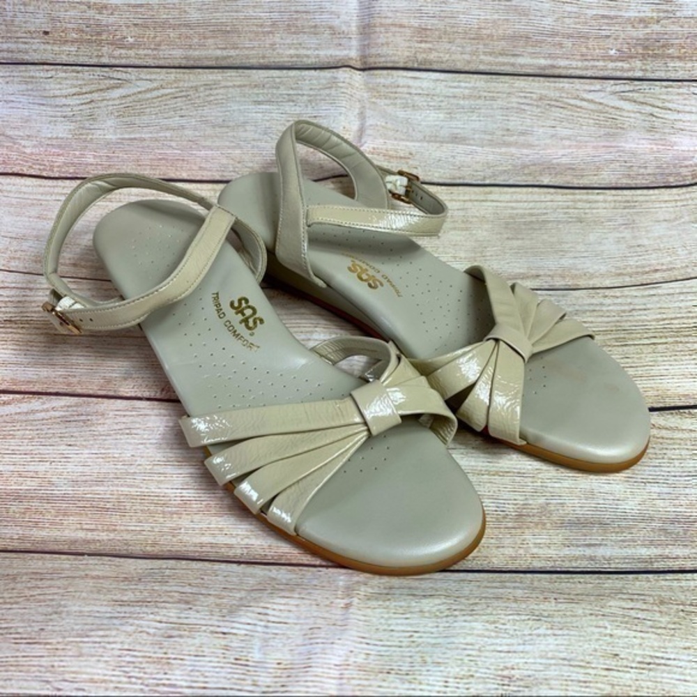 SAS Tripad wedge sandals NARROW 8N. Tan cream. Patent leather